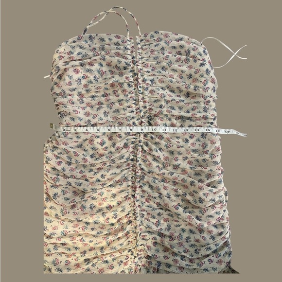 ZARA Summer Halter Cream Floral Dress
Love shack fancy inspired - Picture 13 of 15